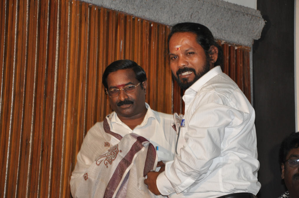 Adhi Thappu Audio Launch Event hd photo