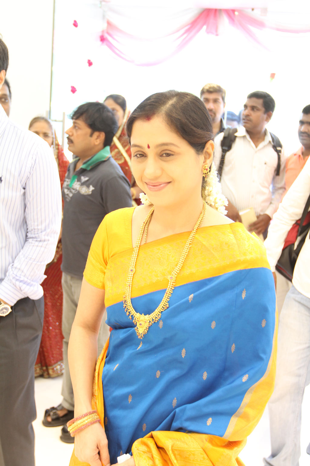 Devayani At Textile Showroom Inauguration Event hd photo