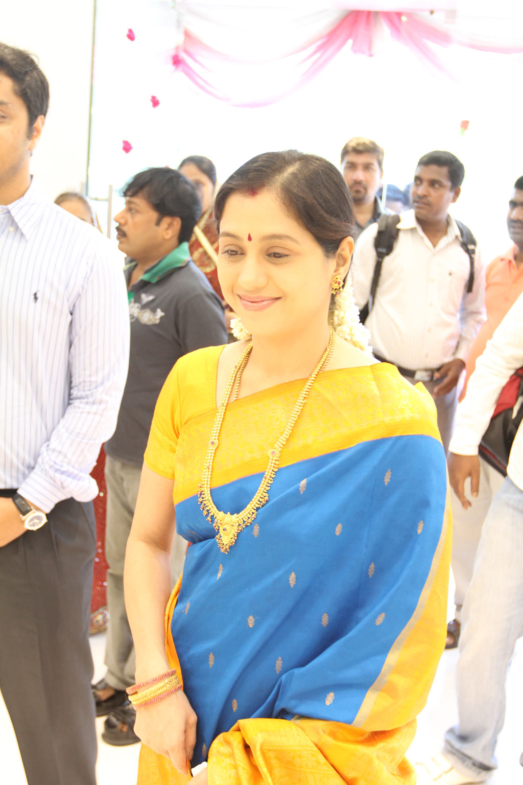 Devayani At Textile Showroom Inauguration Event hd photo