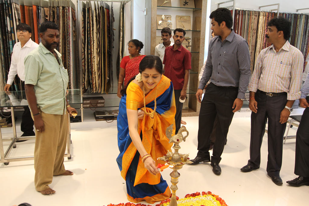 Devayani At Textile Showroom Inauguration Event hd photo