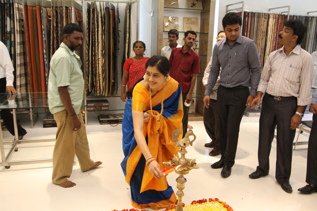 Devayani At Textile Showroom Inauguration Event hd photo