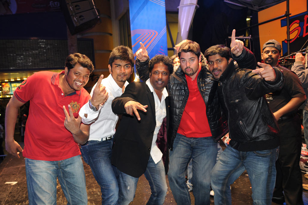 Muppoluthum Un Karpanaigal Remix Oumurai Song Launch Event hd photo