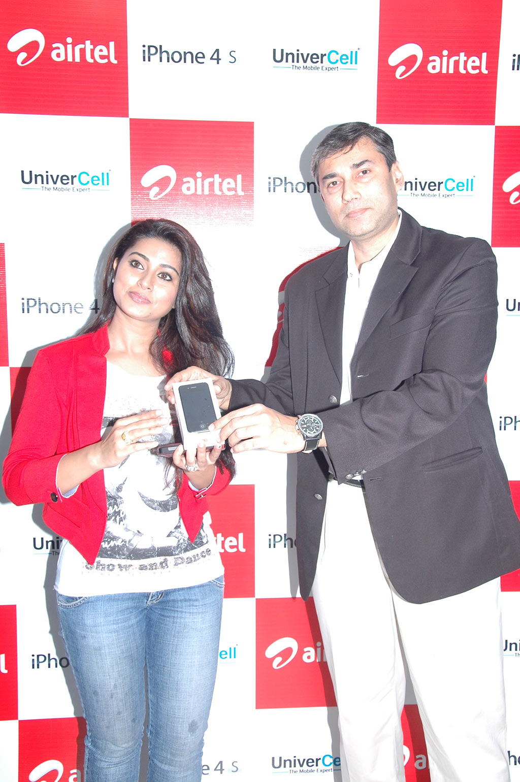 Sneha launches Iphone 4S Airtel Event hd photo