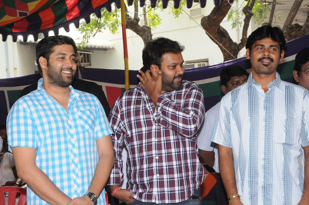 Naan Nallavan Movie Launch Event hd photo