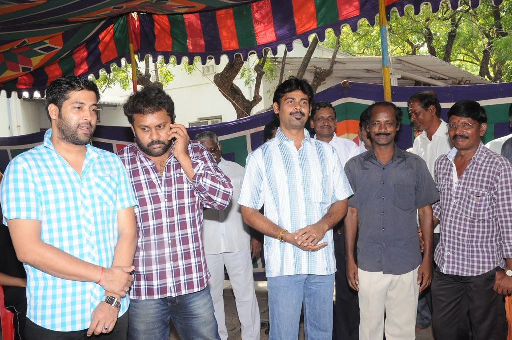 Naan Nallavan Movie Launch Event hd photo