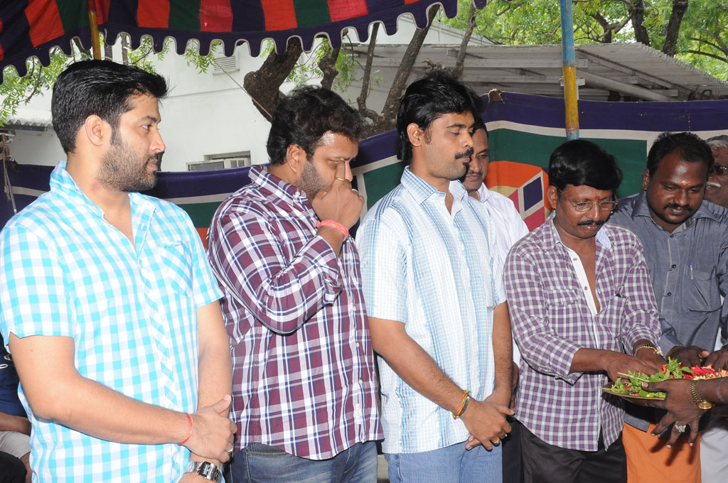 Naan Nallavan Movie Launch Event hd photo