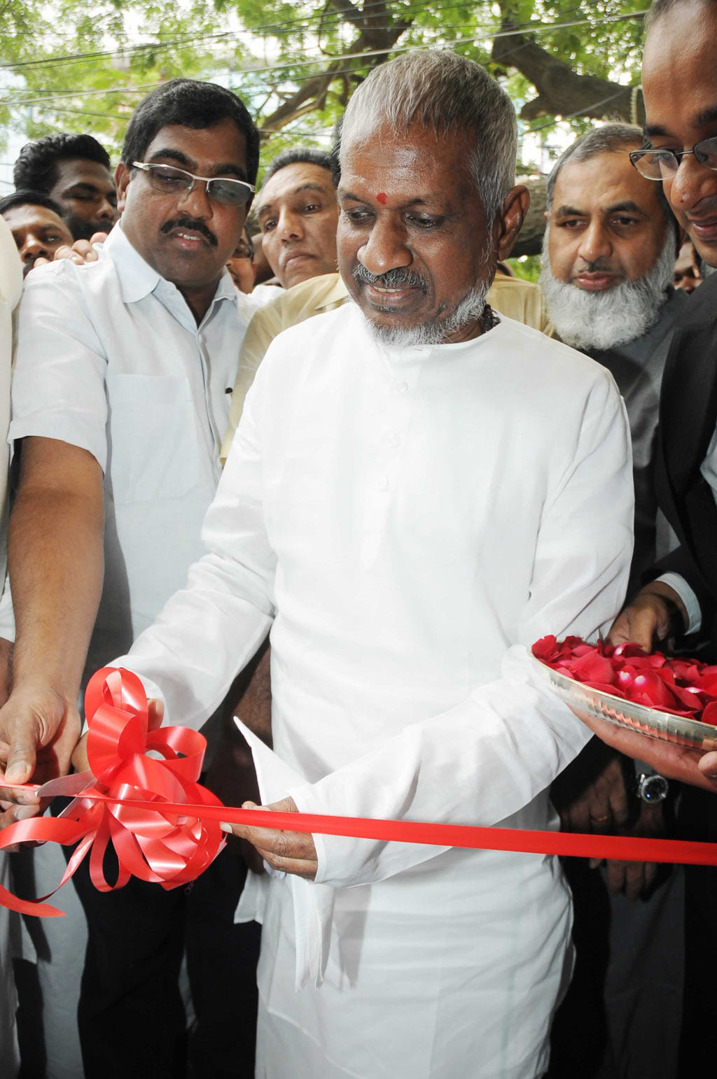 Ilayaraja Inaugurates Malabar Gold Showroom Event hd photo