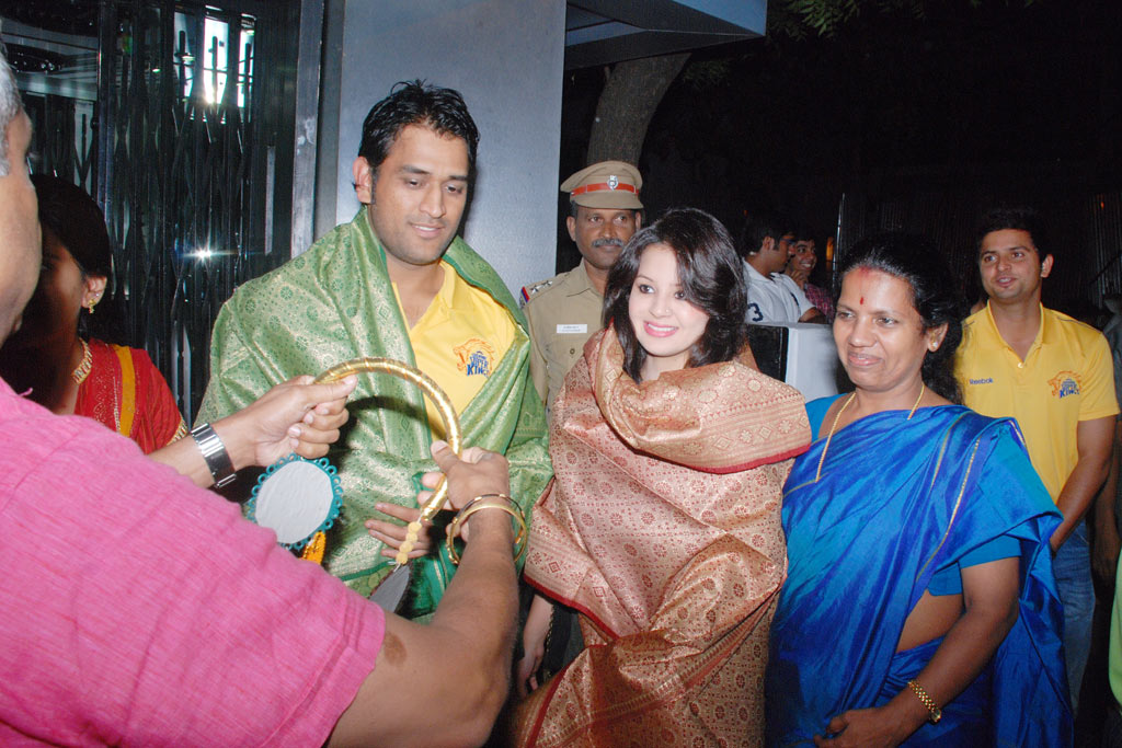 MS Dhoni watches Force Movie at Four Frames Event hd photo