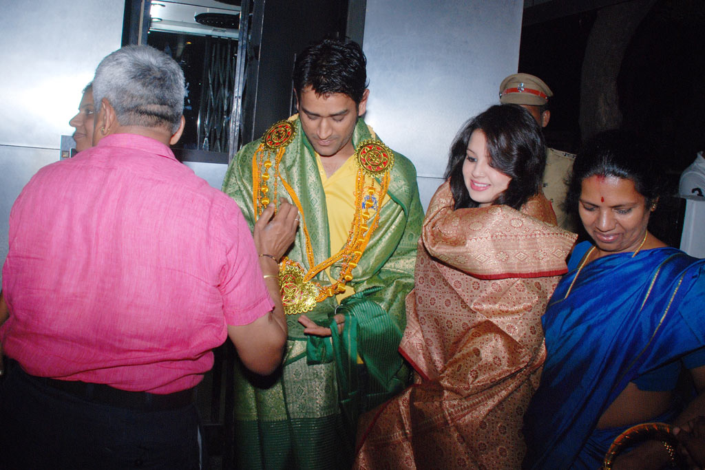 MS Dhoni watches Force Movie at Four Frames Event hd photo