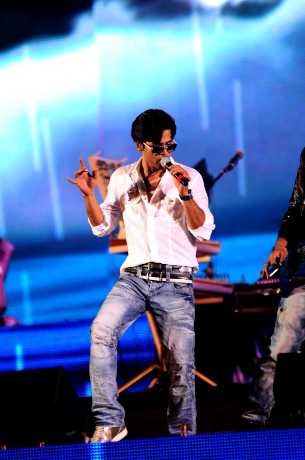 Harris On the Edge Music Concert Stills Event hd photo