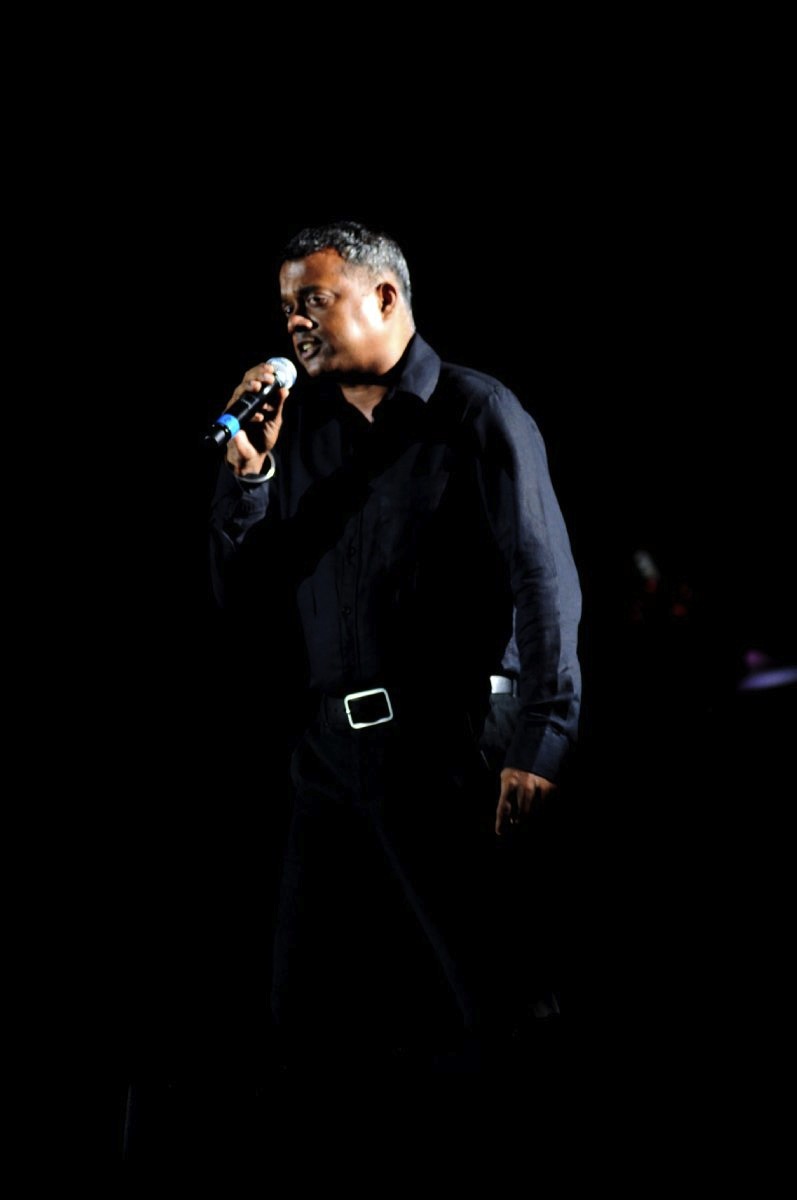 Harris On the Edge Music Concert Stills Event hd photo