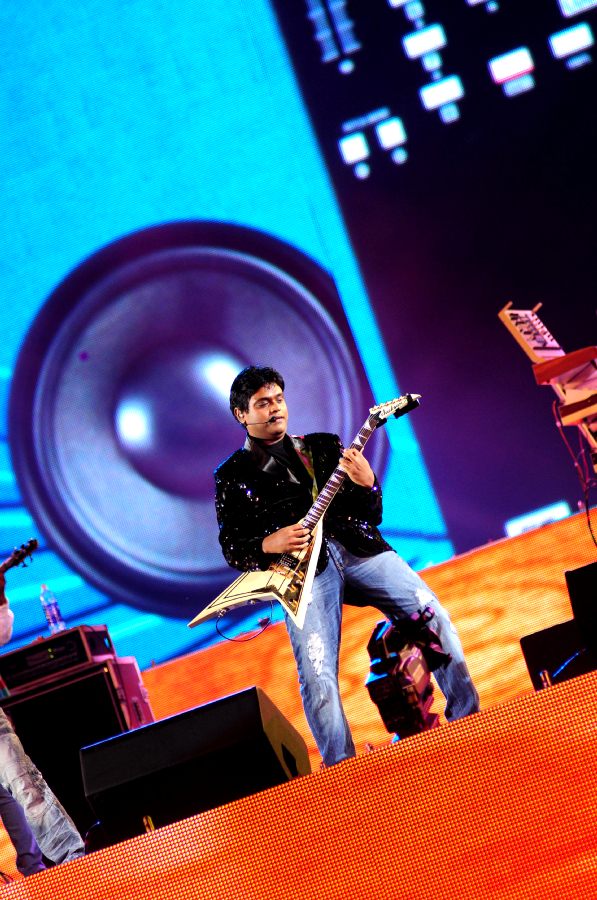 Harris On the Edge Music Concert Stills Event hd photo