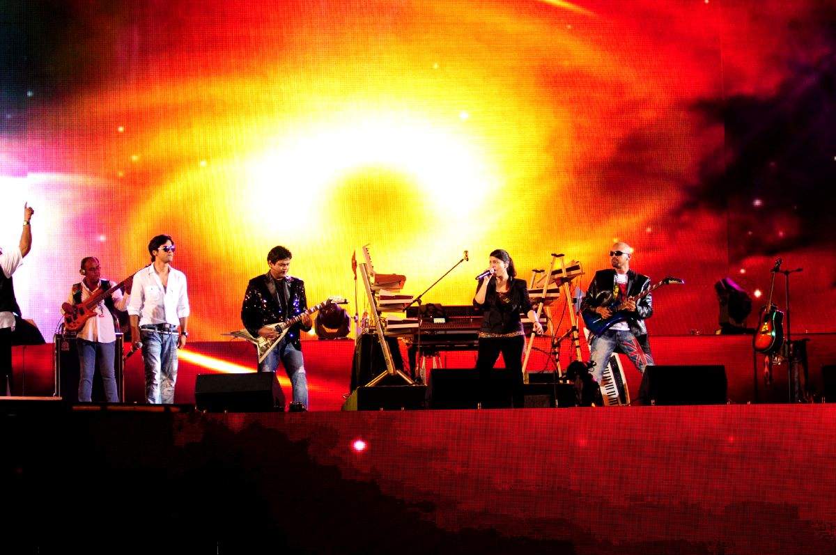 Harris On the Edge Music Concert Stills Event hd photo