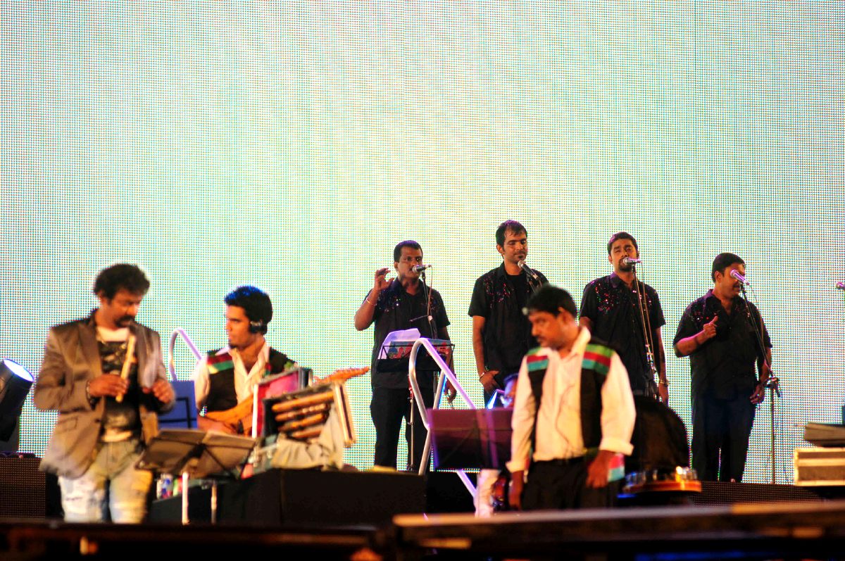 Harris On the Edge Music Concert Stills Event hd photo