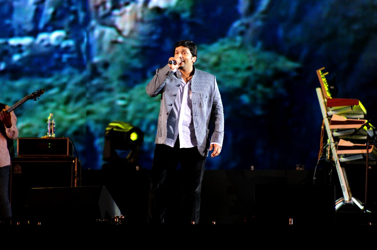 Harris On the Edge Music Concert Stills Event hd photo