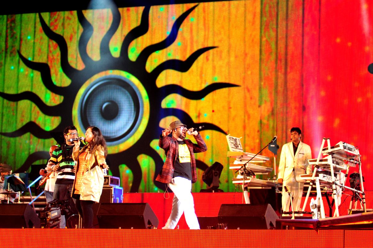 Harris On the Edge Music Concert Stills Event hd photo