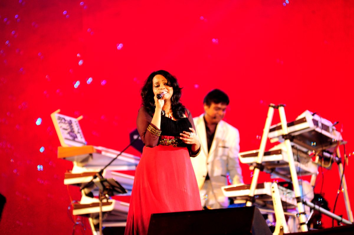 Harris On the Edge Music Concert Stills Event hd photo