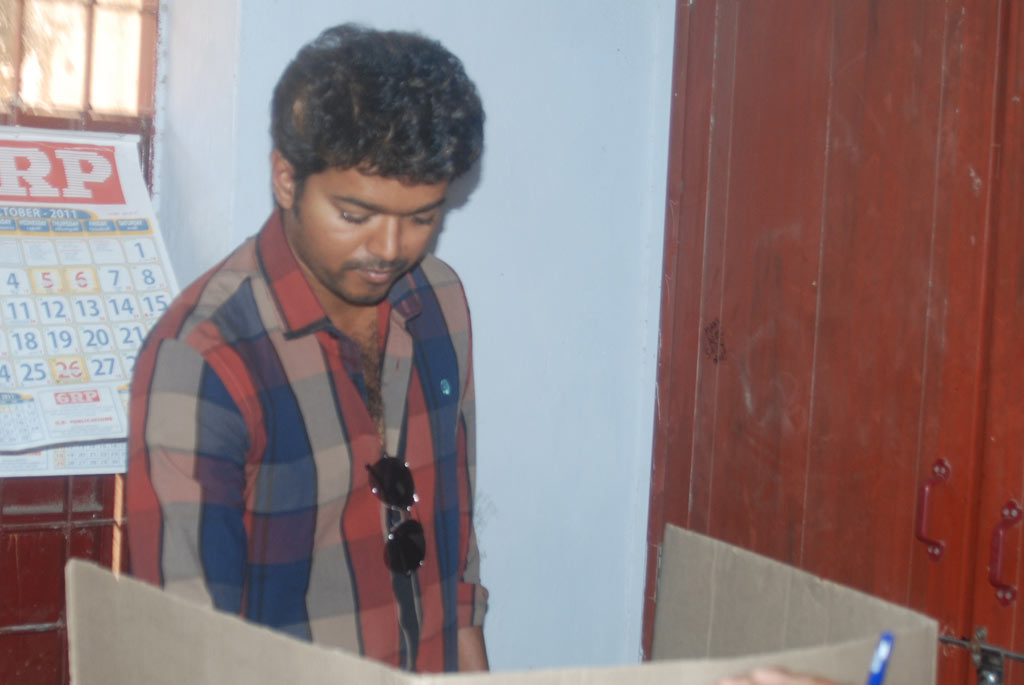 Kollywood Celebrities Cast Their Votes Event hd photo