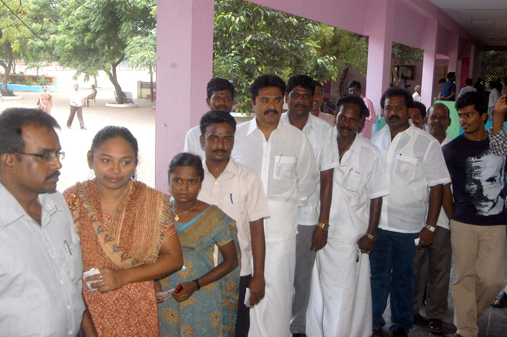 Kollywood Celebrities Cast Their Votes Event hd photo