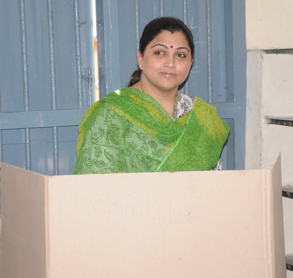 Kollywood Celebrities Cast Their Votes Event hd photo