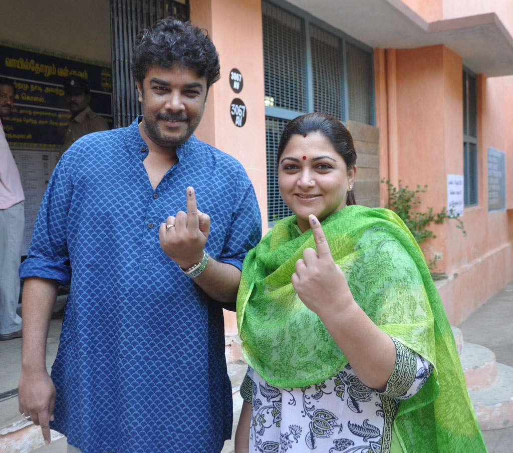 Kollywood Celebrities Cast Their Votes Event hd photo