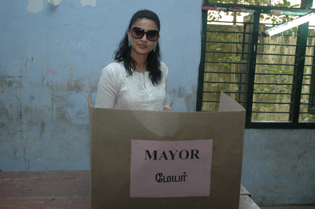 Kollywood Celebrities Cast Their Votes Event hd photo