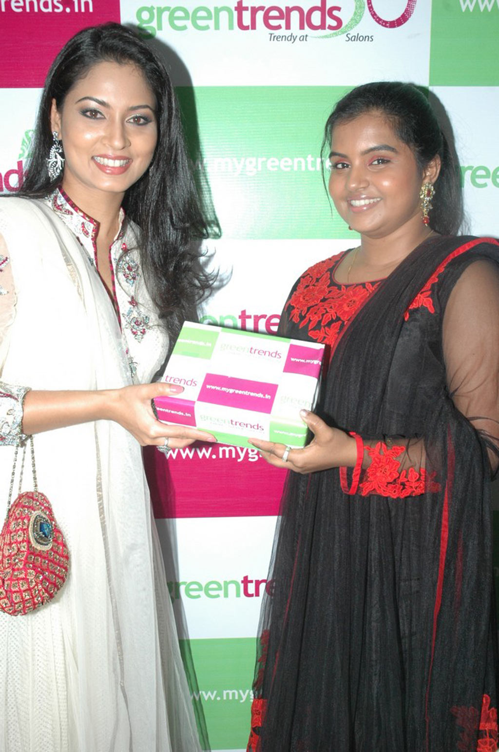 Pooja Launches 50th Green Trends Salon Event hd photo