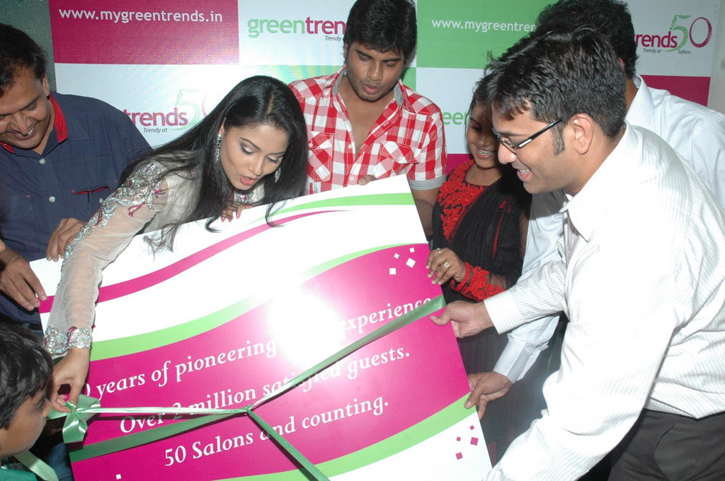 Pooja Launches 50th Green Trends Salon Event hd photo