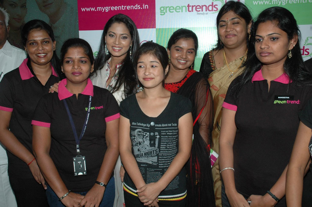 Pooja Launches 50th Green Trends Salon Event hd photo