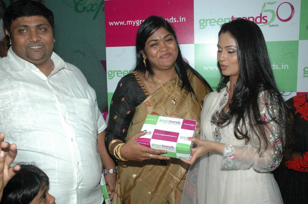 Pooja Launches 50th Green Trends Salon Event hd photo