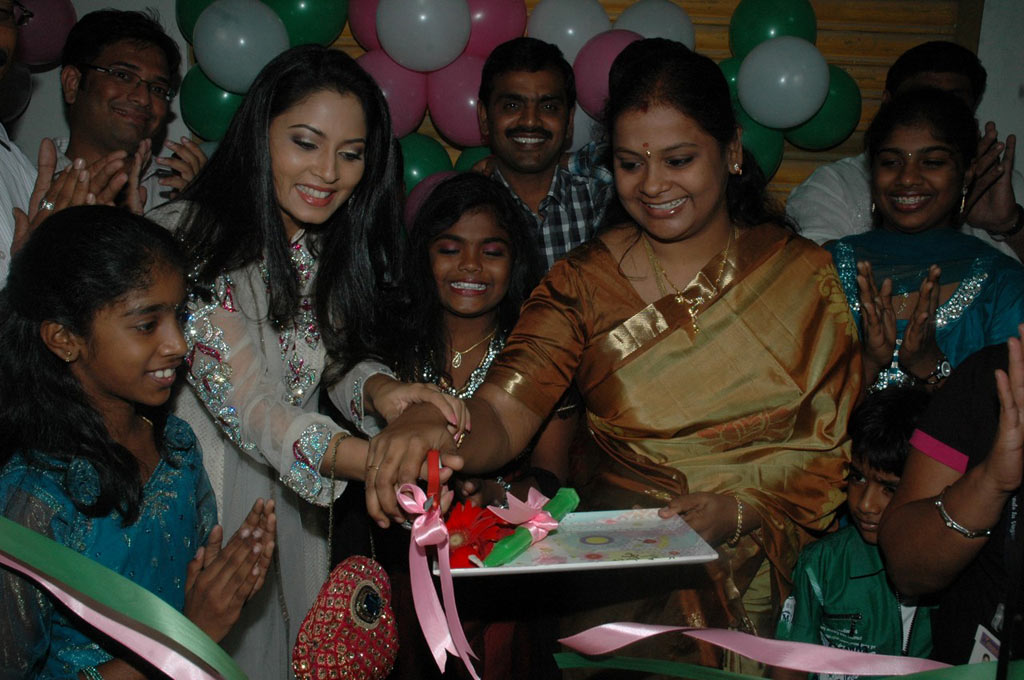 Pooja Launches 50th Green Trends Salon Event hd photo