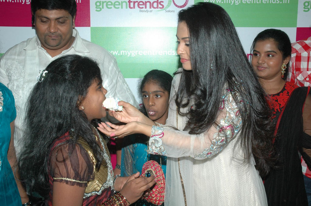 Pooja Launches 50th Green Trends Salon Event hd photo