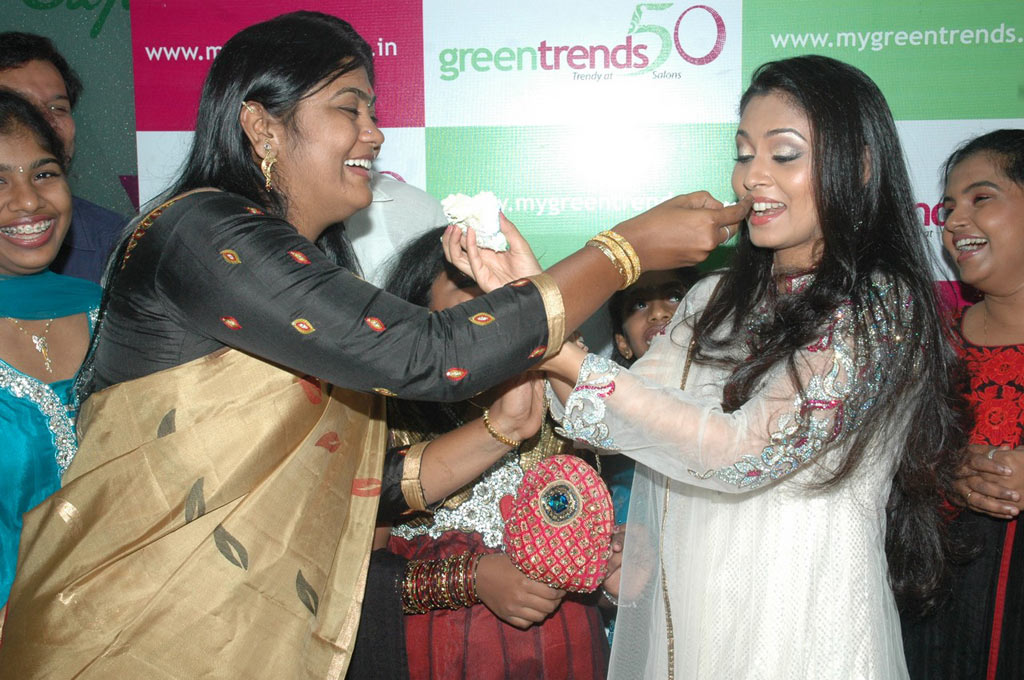 Pooja Launches 50th Green Trends Salon Event hd photo