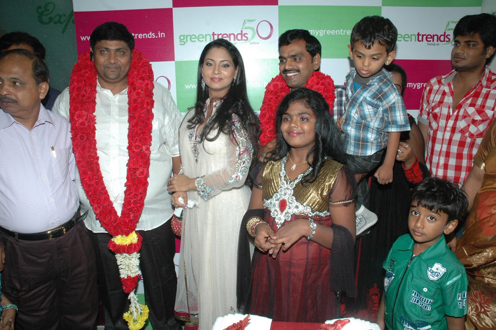 Pooja Launches 50th Green Trends Salon Event hd photo