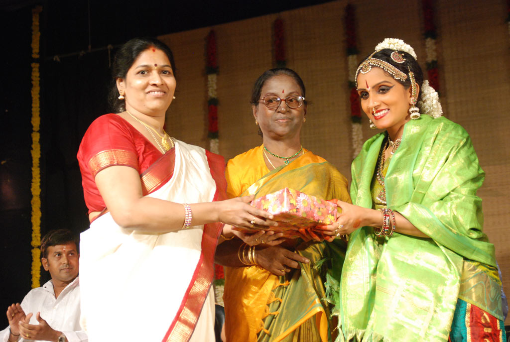 Tv Actress Ammu At Bharathanatya Arangetram Stills Event hd photo