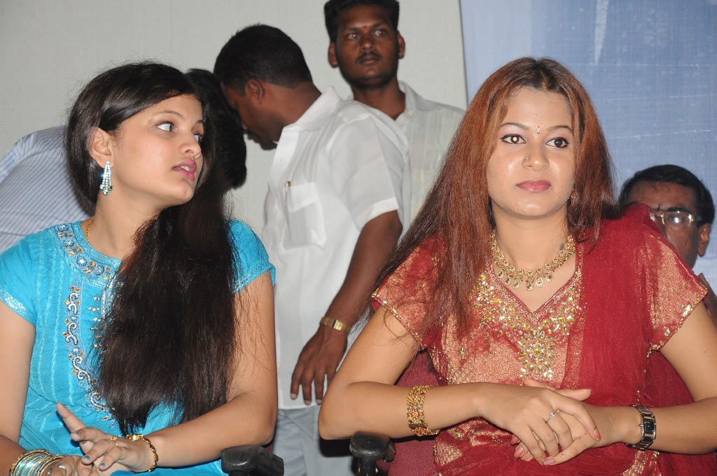 Unathu Vizhiyil Audio Launch Event hd photo