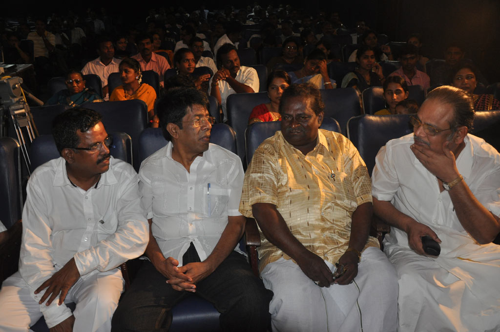 Unathu Vizhiyil Audio Launch Event hd photo