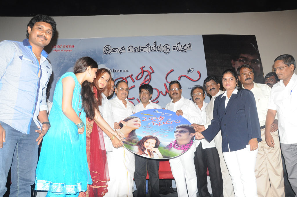 Unathu Vizhiyil Audio Launch Event hd photo