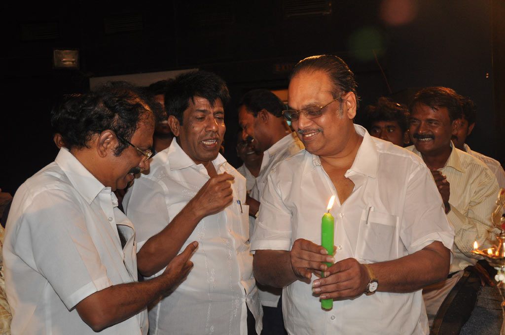 Unathu Vizhiyil Audio Launch Event hd photo