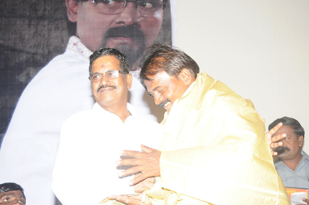 Unathu Vizhiyil Audio Launch Event hd photo