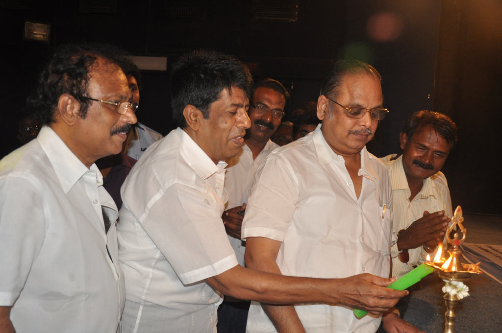 Unathu Vizhiyil Audio Launch Event hd photo