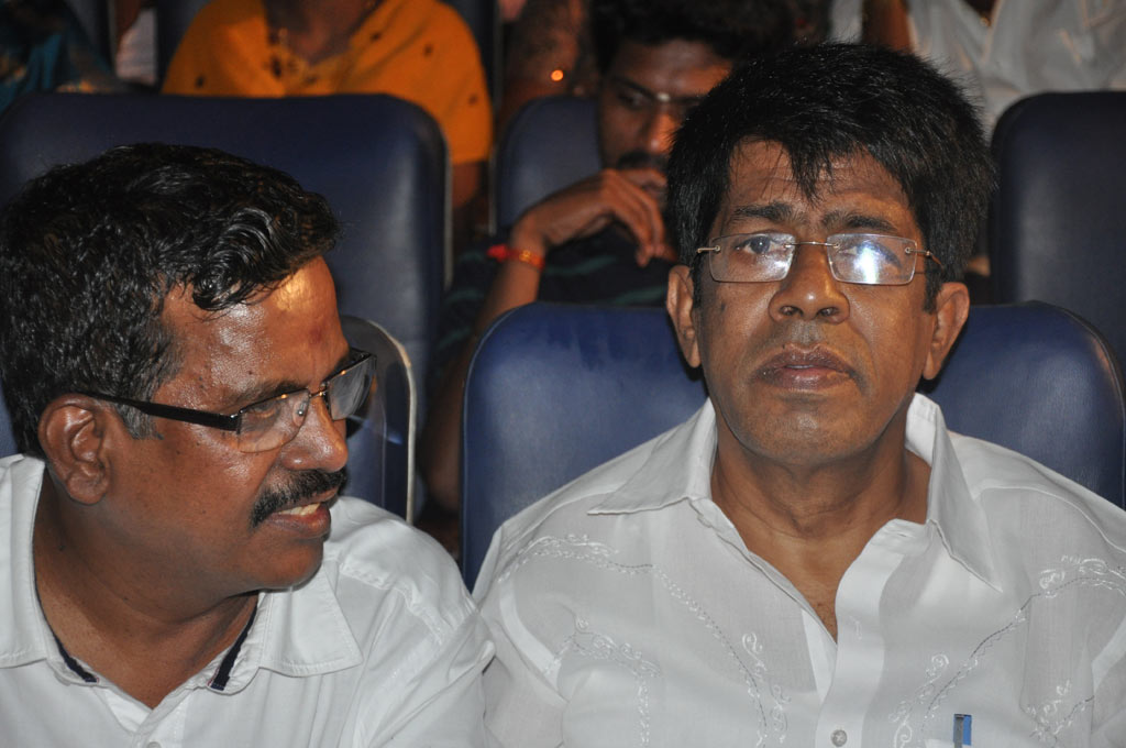 Unathu Vizhiyil Audio Launch Event hd photo