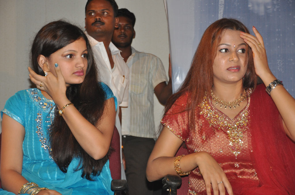 Unathu Vizhiyil Audio Launch Event hd photo