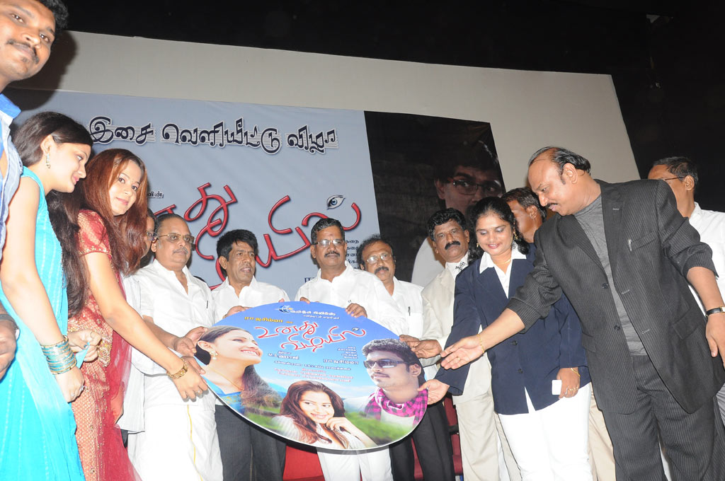 Unathu Vizhiyil Audio Launch Event hd photo