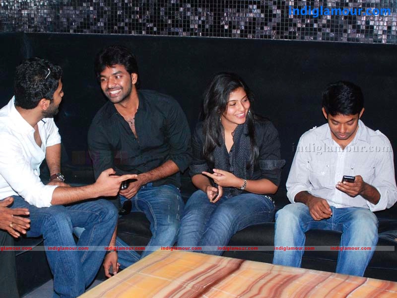 Engeyum Eppothum Press Show Event hd photo
