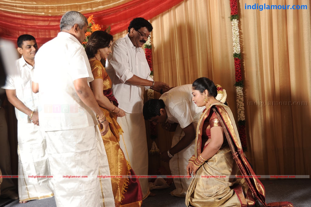 Satheesh and Anjali Engagement Event hd photo