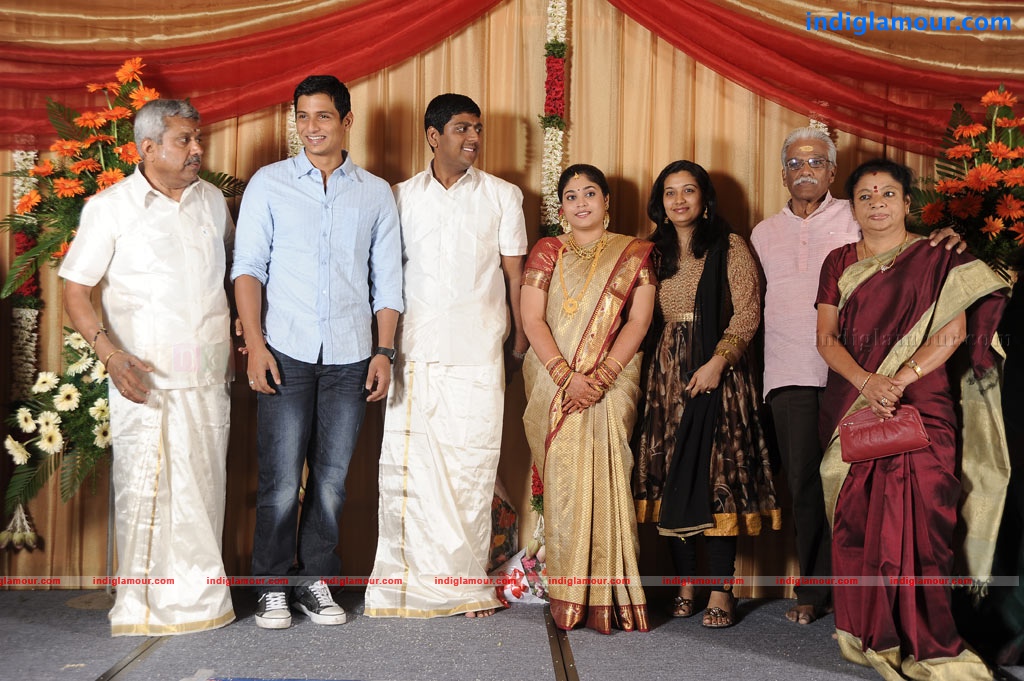 Satheesh and Anjali Engagement Event hd photo