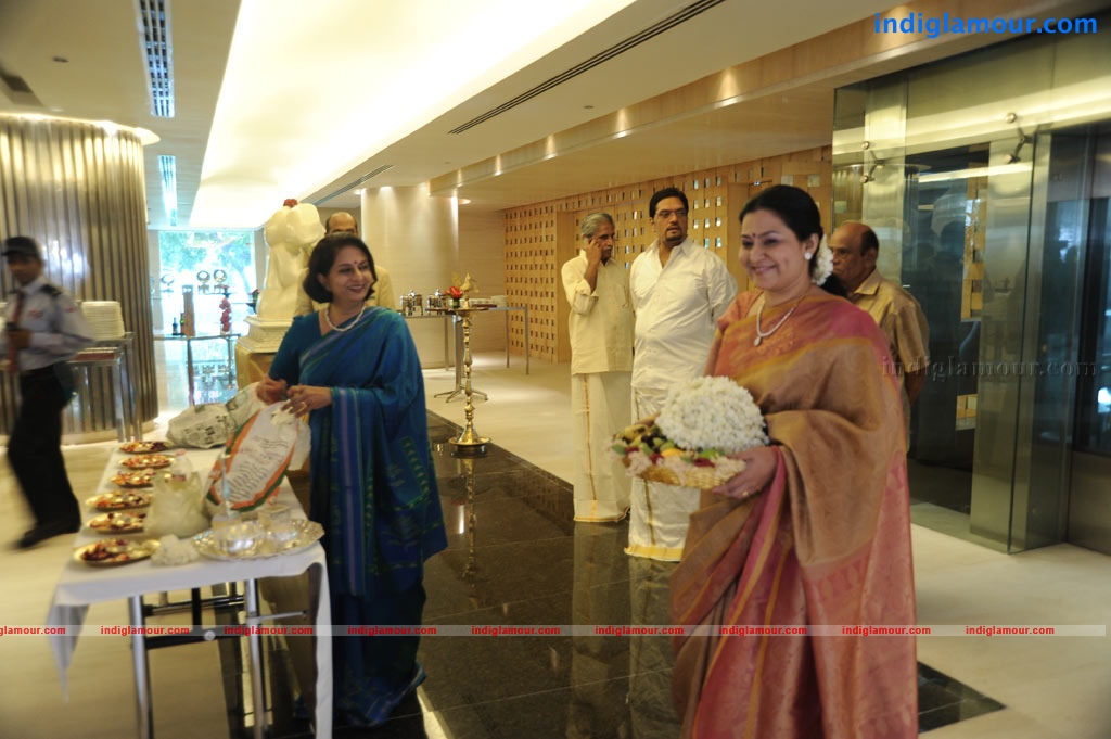 Satheesh and Anjali Engagement Event hd photo
