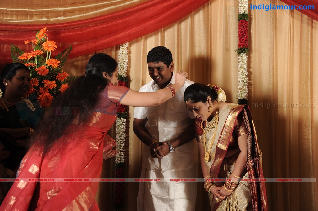 Satheesh and Anjali Engagement Event hd photo