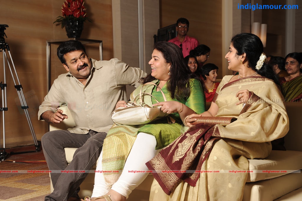 Satheesh and Anjali Engagement Event hd photo
